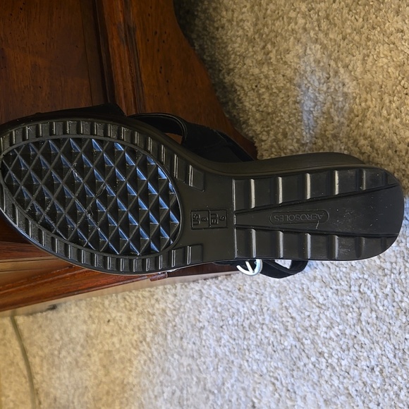 Aerosole Black Wedge Sandals Has Adjustable Strap - Picture 2 of 2